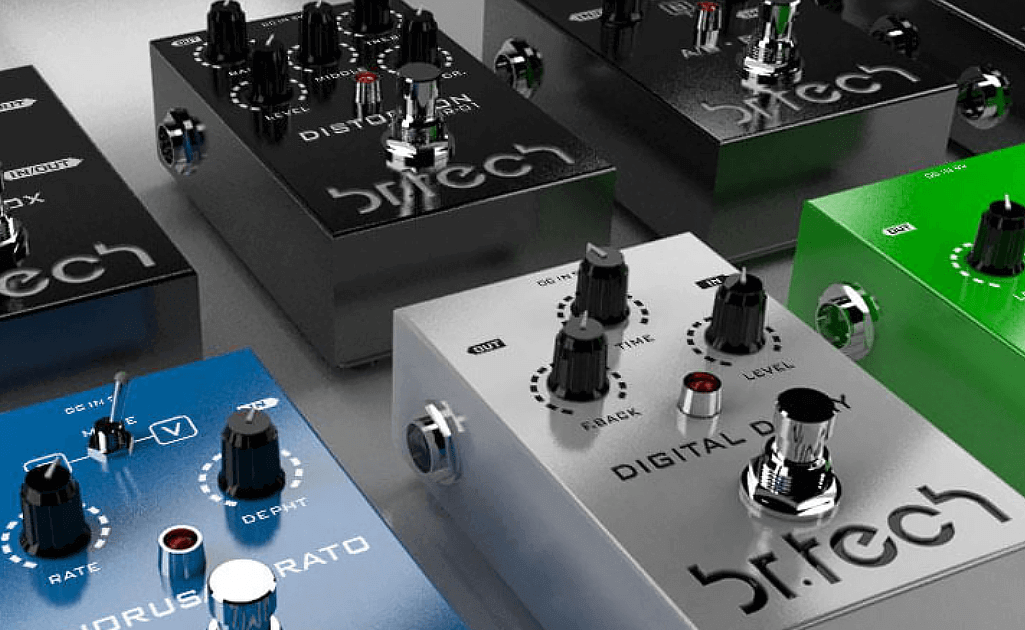Linha de pedais redesenhada da marca BR tech com assinatura Spacca, incluindo design de produto, circuitos internos reprojetados, nova identidade visual e grafismos exclusivos. O projeto abrange modelos como Digital Delay, Chorus/Vibrato e Distortion, representando uma renovação completa da marca — de dentro para fora.